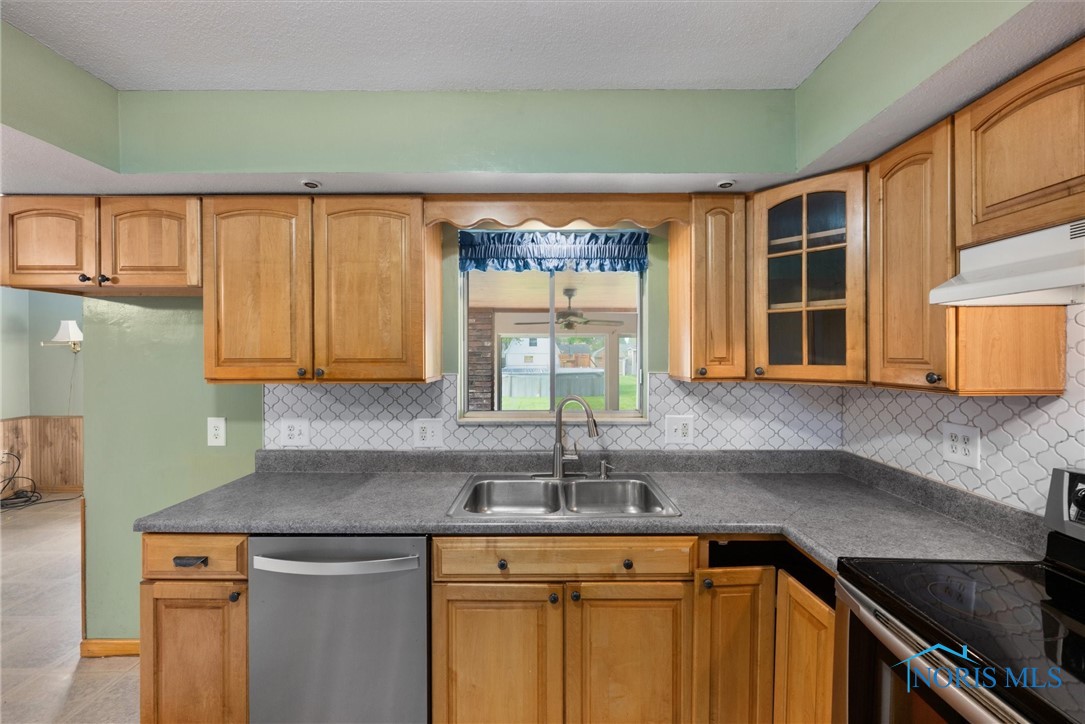 801 Regina Parkway, Toledo, Ohio image 18