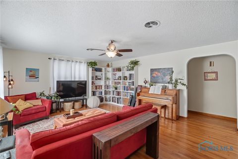 Tiny photo for 304 Prentiss Avenue, Findlay, OH 45840 (MLS # 6136641)