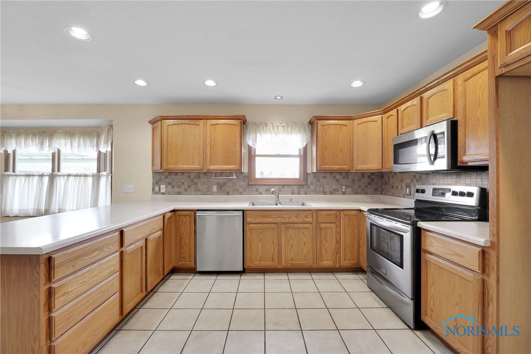 1330 Kennsington Drive, Findlay, Ohio image 13