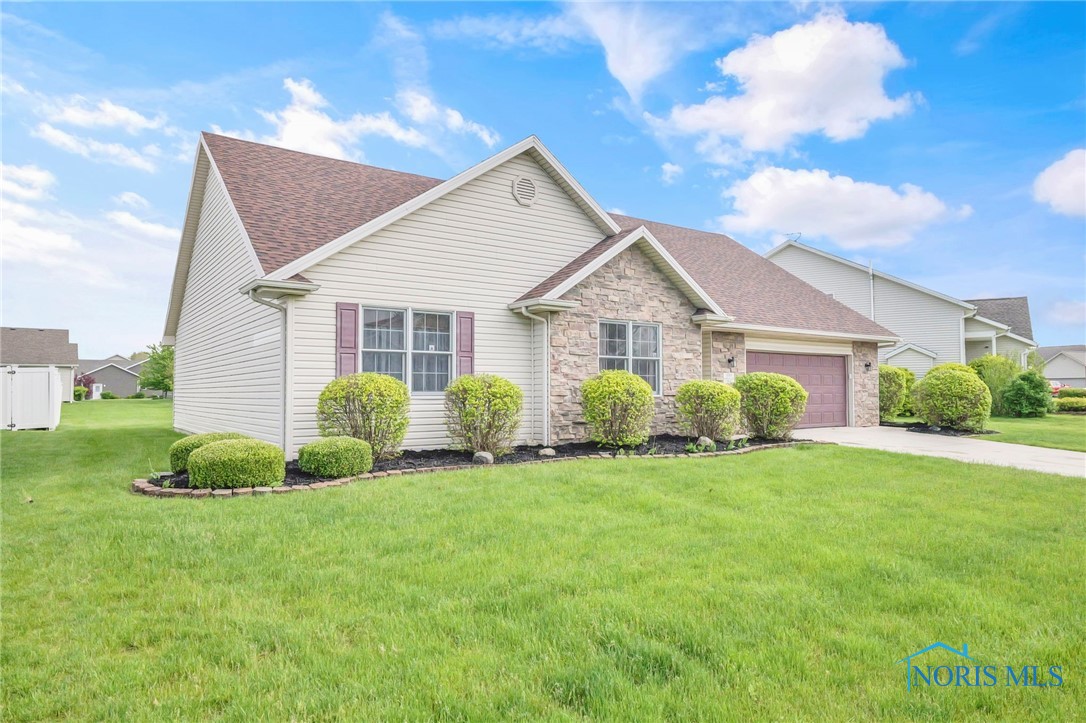 1330 Kennsington Drive, Findlay, Ohio image 3