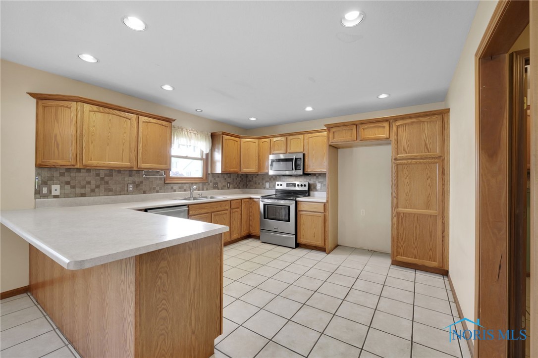 1330 Kennsington Drive, Findlay, Ohio image 14