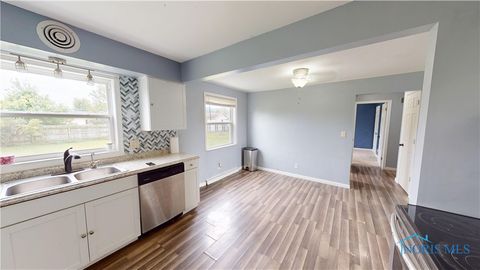 Tiny photo for 933 E Cole Road, Fremont, OH 43420 (MLS # 6136337)
