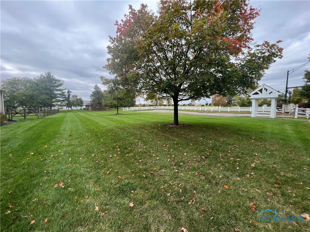 Steeple Chase Lane, Perrysburg, Ohio image 3