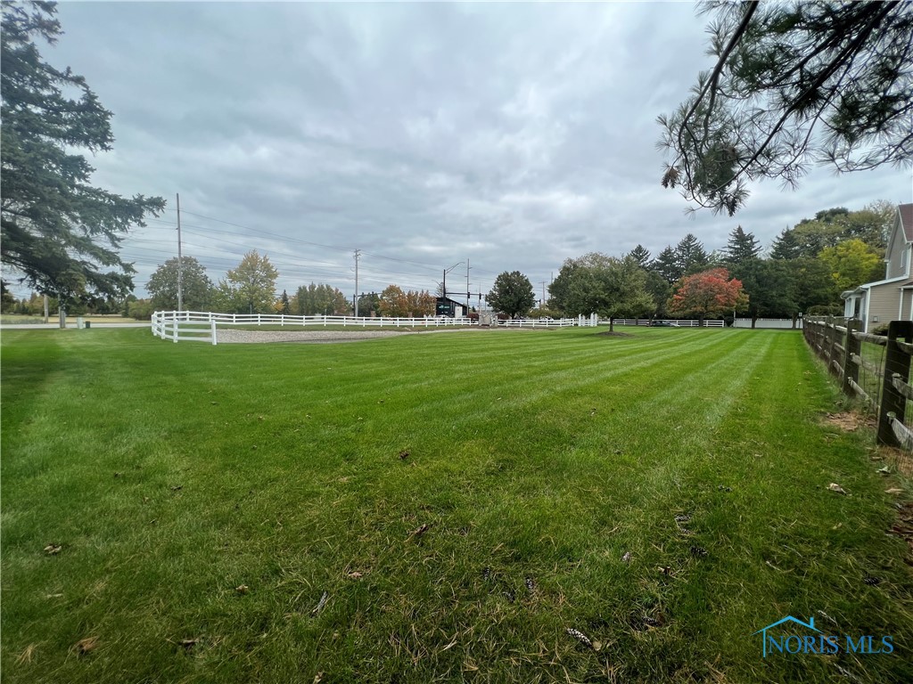 Steeple Chase Lane, Perrysburg, Ohio image 5