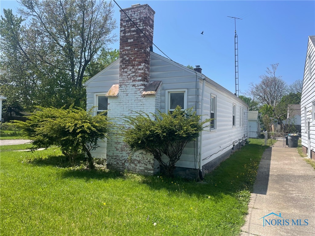 Photo 4 of 6 of 4301 Vermaas Avenue house