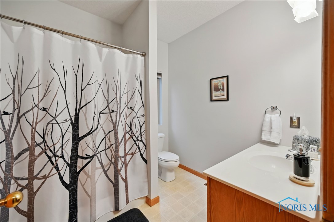 2714 Woodhaven Place, Findlay, Ohio image 32