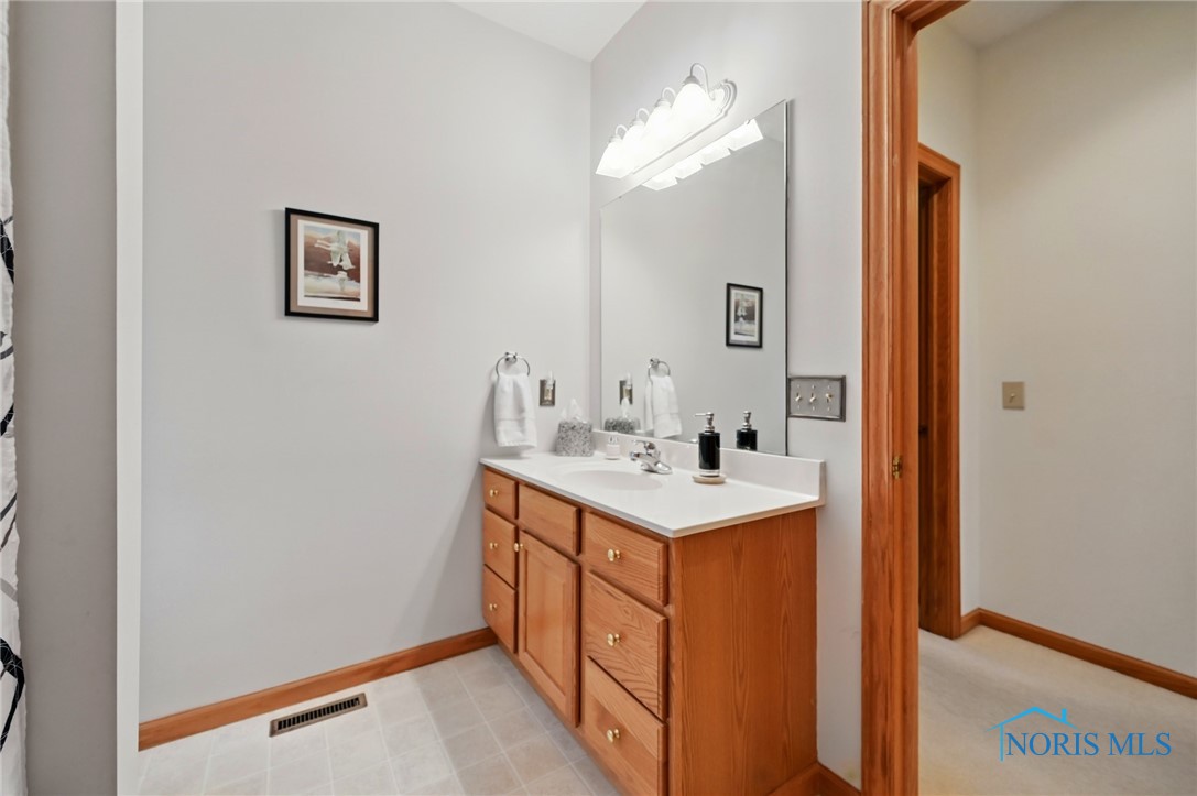2714 Woodhaven Place, Findlay, Ohio image 31