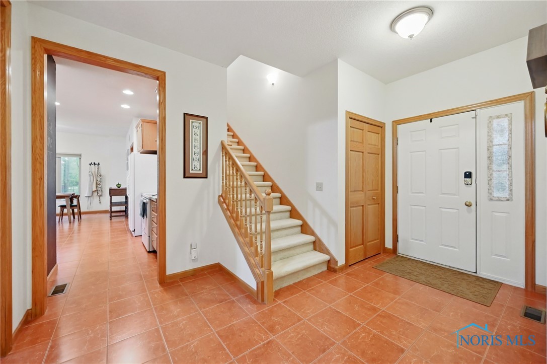 2714 Woodhaven Place, Findlay, Ohio image 3