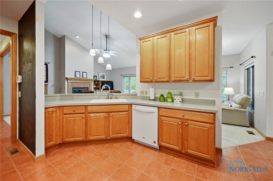 2714 Woodhaven Place, Findlay, Ohio image 16