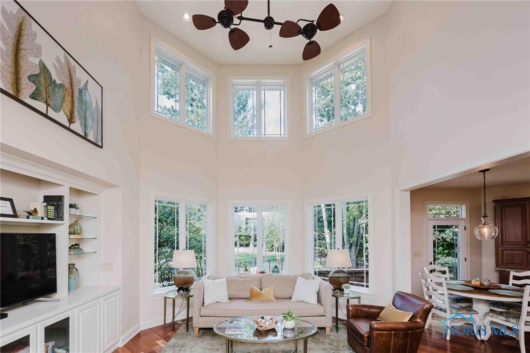 8419 E Woodland Trail