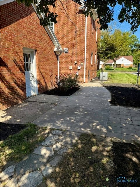 Tiny photo for 3225 Kenwood Boulevard, Toledo, OH 43606 (MLS # 6135672)