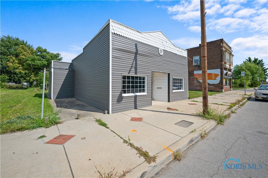 3342 Lagrange Street