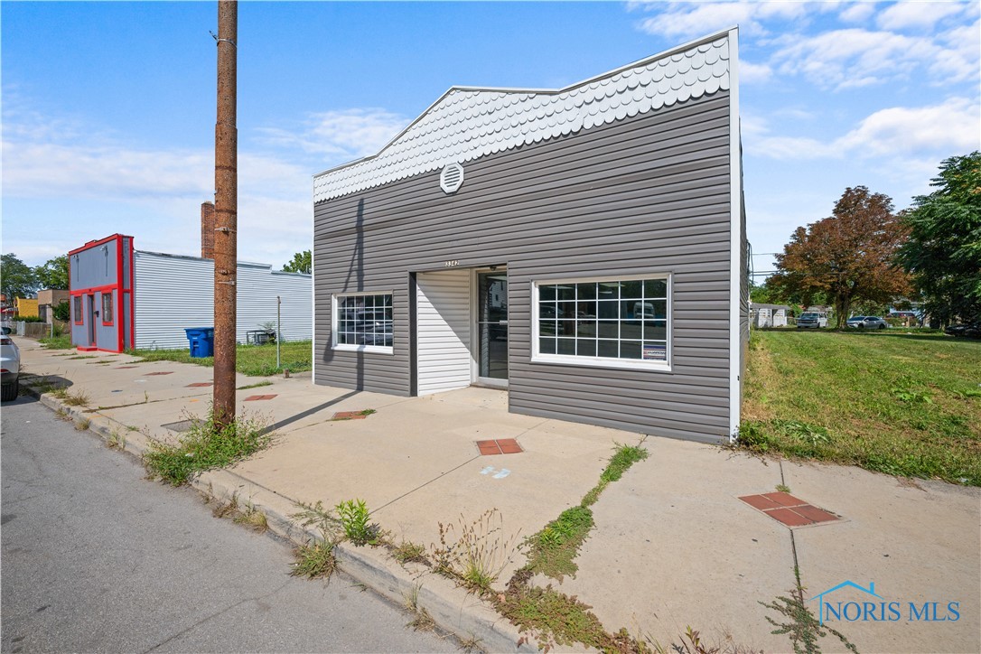 3342 Lagrange Street