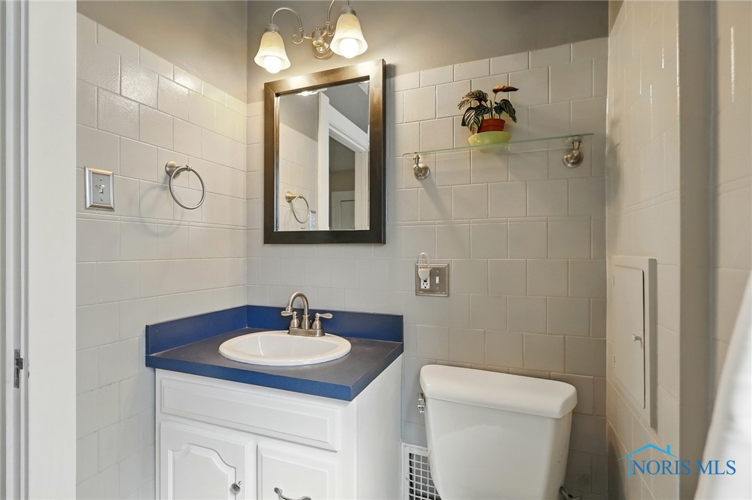 3823 Garrison Road, Toledo, Ohio image 15
