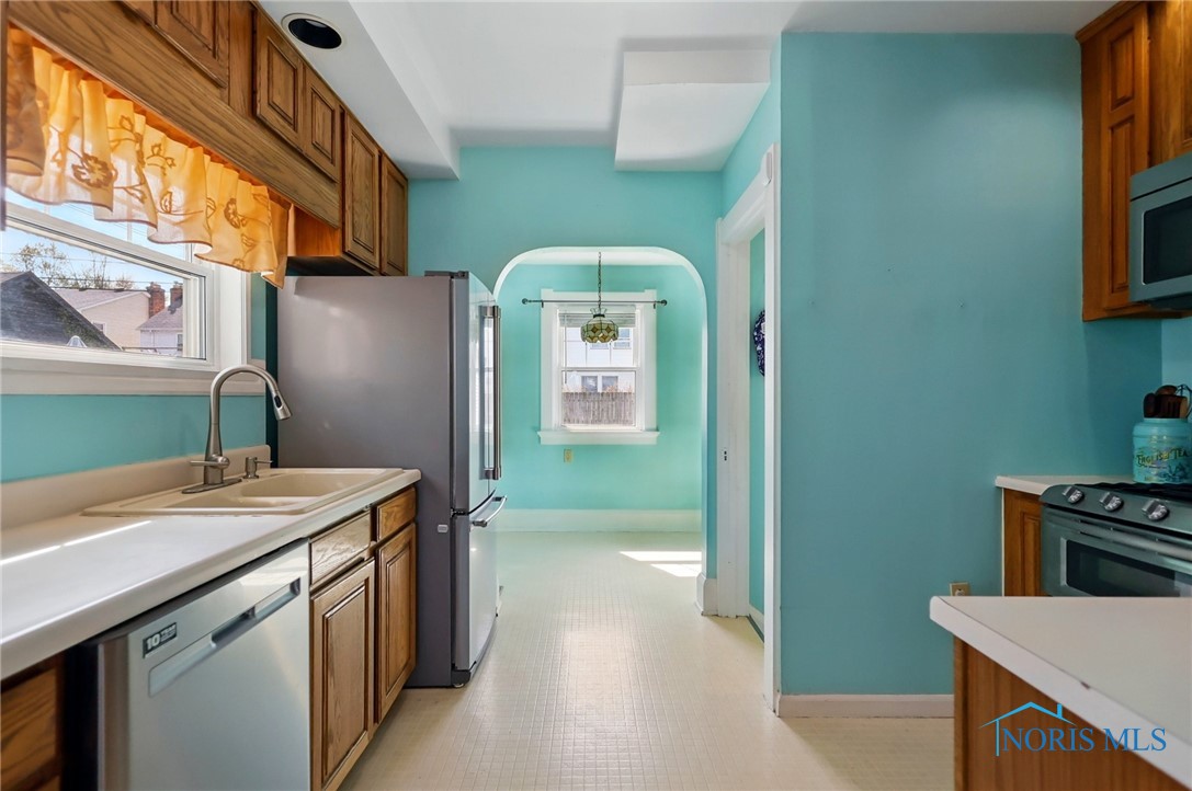 3823 Garrison Road, Toledo, Ohio image 10
