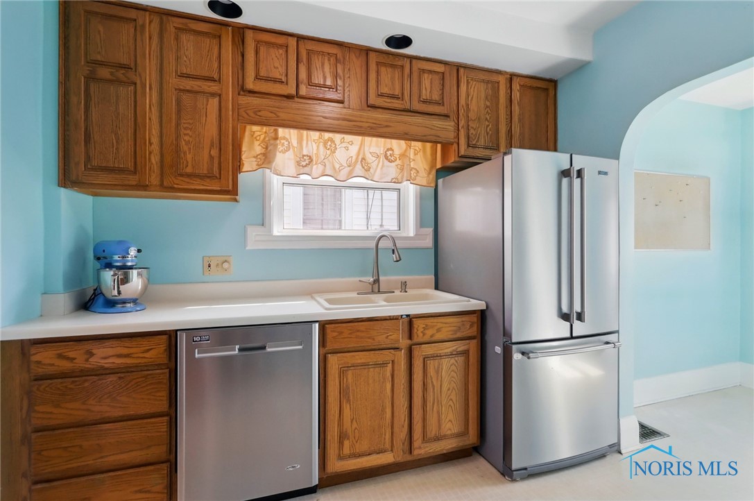 3823 Garrison Road, Toledo, Ohio image 11