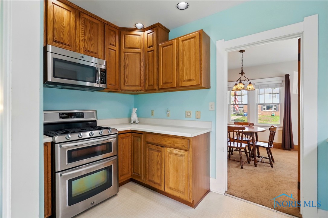 3823 Garrison Road, Toledo, Ohio image 12