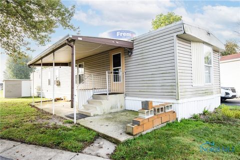 Photo of 1730 Port Clinton Street #33, Fremont, OH 43420 (MLS # 6136137)