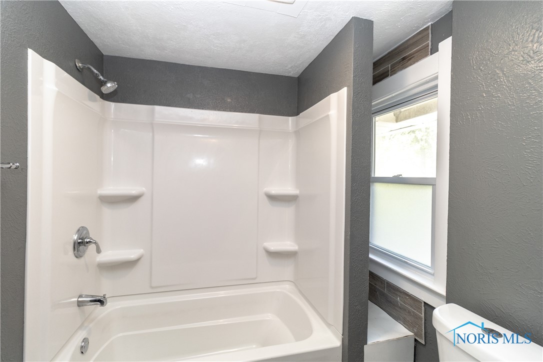 4202 Asbury Drive, Toledo, Ohio image 24