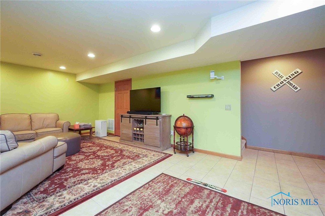 1110 Homestead Drive, Findlay, Ohio image 36