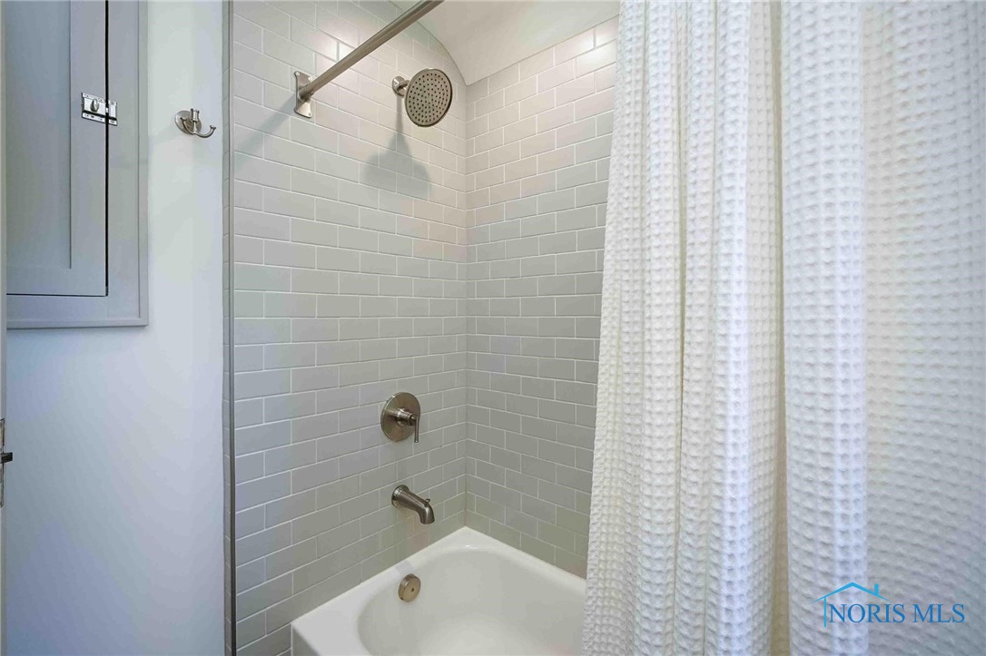 218 E Mcpherson Avenue, Findlay, Ohio image 27