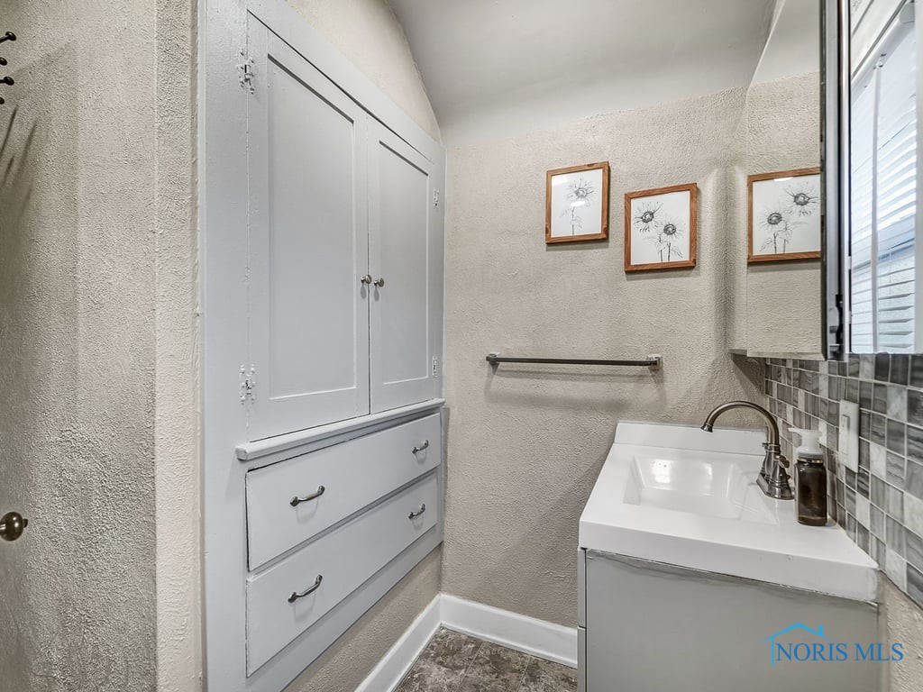 2238 Oak Grove Place, Toledo, Ohio image 24
