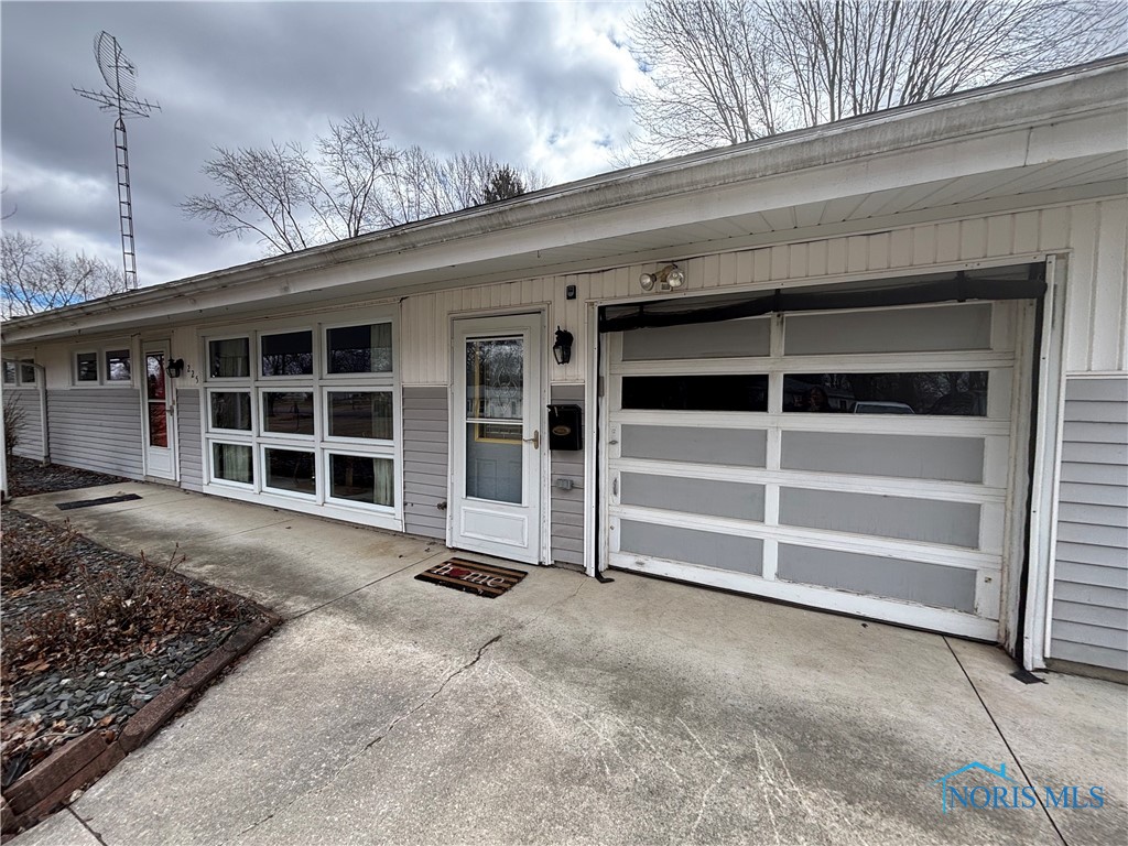 225 Glenwood Drive, Defiance, Ohio image 3