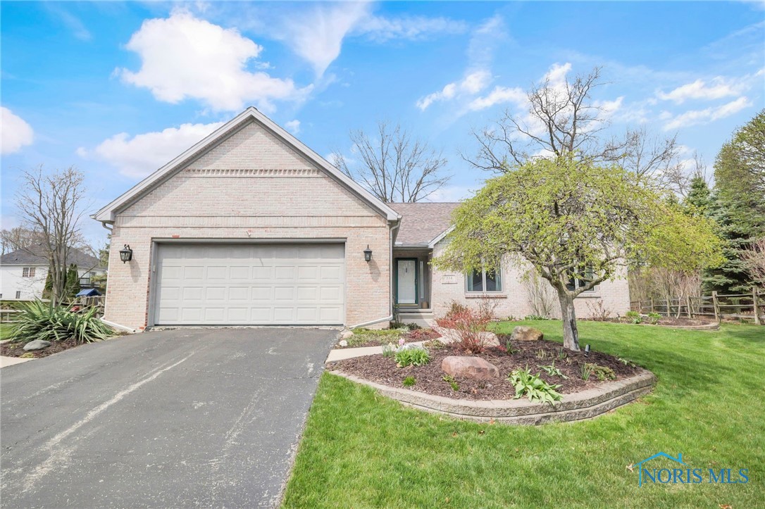 334 Hidden Lake Drive, Holland, Ohio image 2