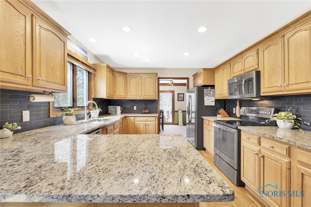 334 Hidden Lake Drive, Holland, Ohio image 11