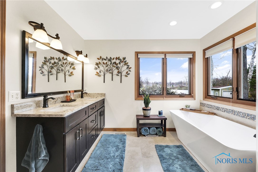 334 Hidden Lake Drive, Holland, Ohio image 24