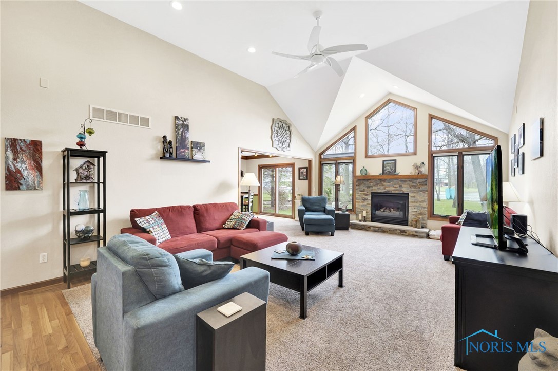 334 Hidden Lake Drive, Holland, Ohio image 6