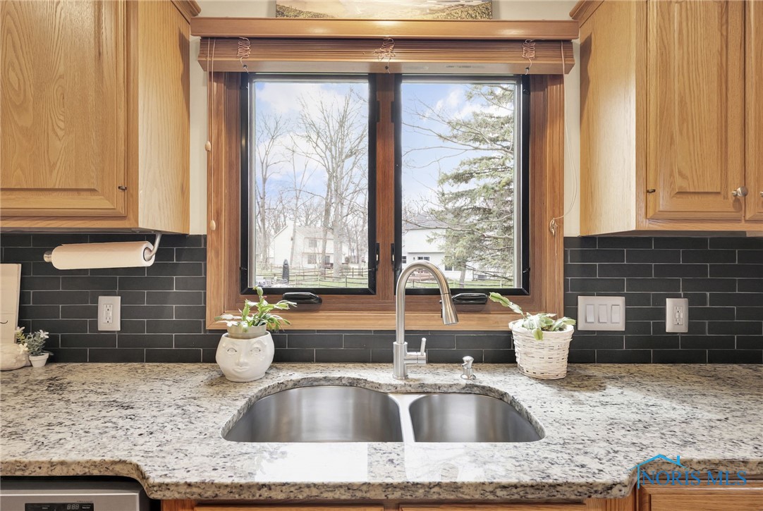 334 Hidden Lake Drive, Holland, Ohio image 12
