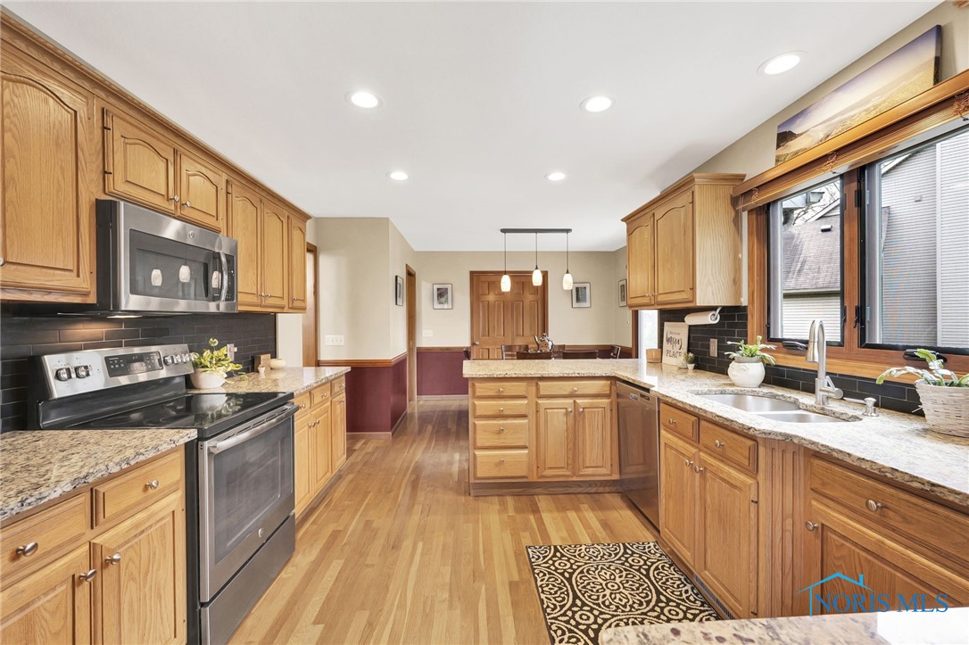 334 Hidden Lake Drive, Holland, Ohio image 10