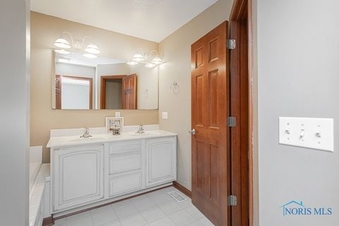 Tiny photo for 810 Lelanford Circle, Bowling Green, OH 43402 (MLS # 6136249)