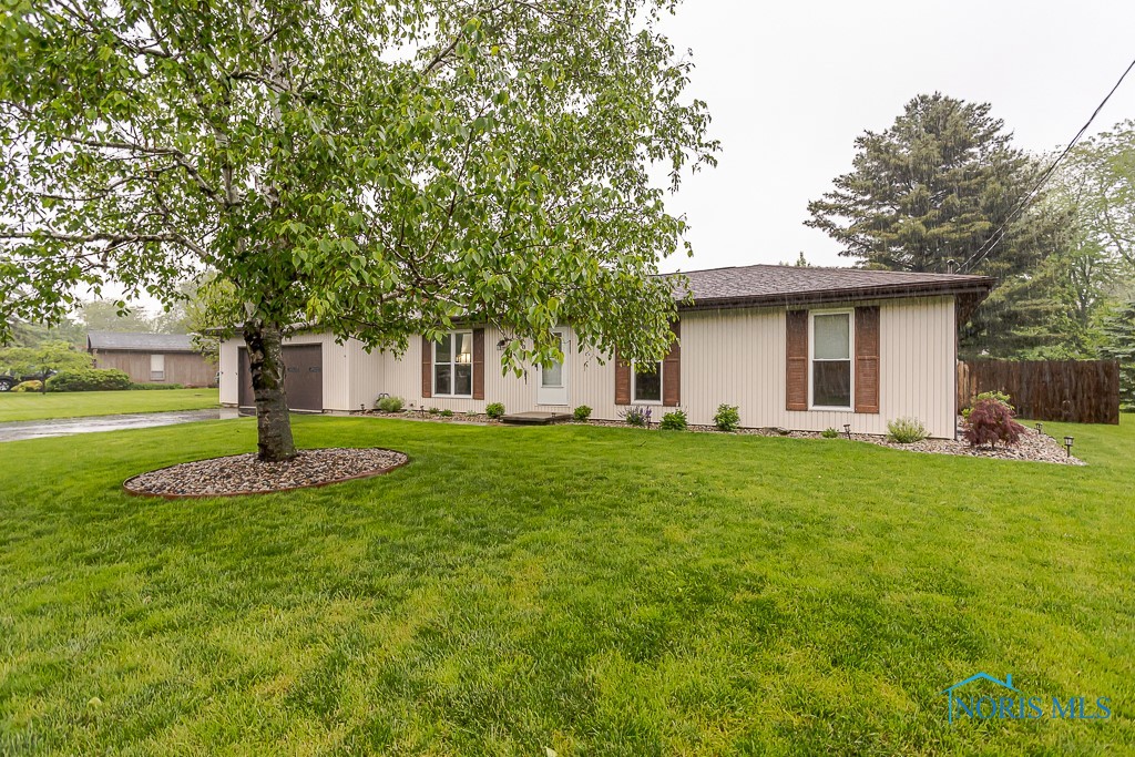 510 N Wintergarden Road, Bowling Green, Ohio image 1
