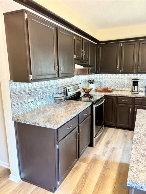 Tiny photo for 1126 Heritage Lane, Oregon, OH 43616 (MLS # 6136638)