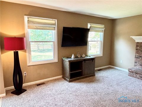Tiny photo for 1126 Heritage Lane, Oregon, OH 43616 (MLS # 6136638)