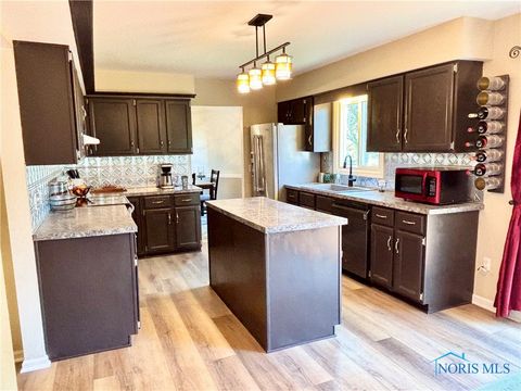 Tiny photo for 1126 Heritage Lane, Oregon, OH 43616 (MLS # 6136638)