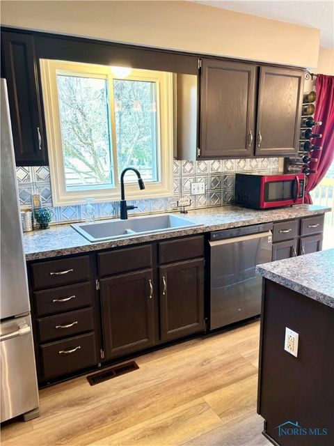 Tiny photo for 1126 Heritage Lane, Oregon, OH 43616 (MLS # 6136638)