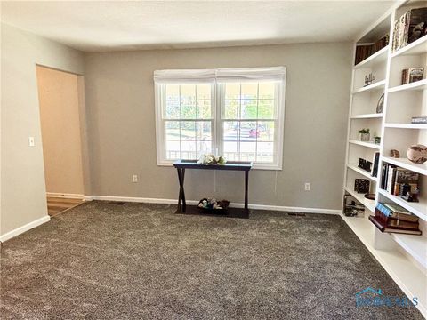 Tiny photo for 1126 Heritage Lane, Oregon, OH 43616 (MLS # 6136638)