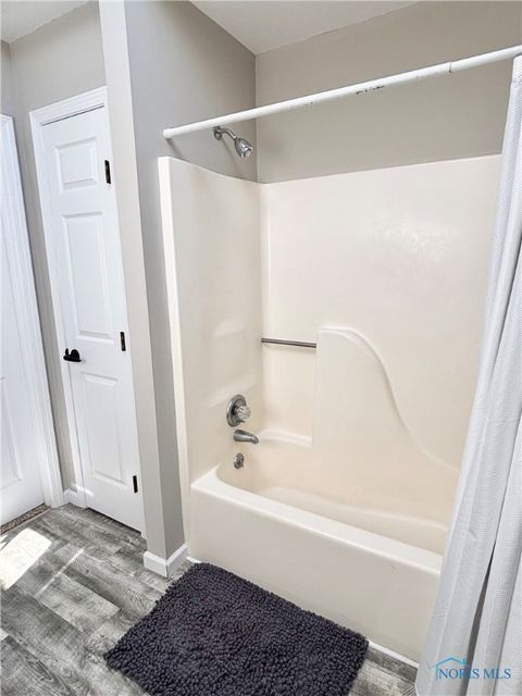 Tiny photo for 1126 Heritage Lane, Oregon, OH 43616 (MLS # 6136638)