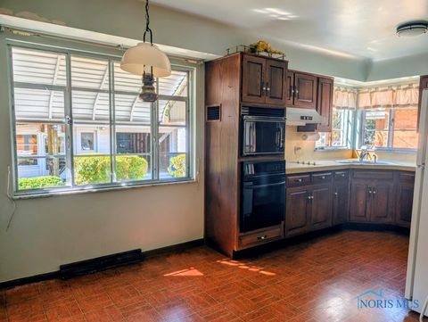 Tiny photo for 5559 Sunnyside Drive, Toledo, OH 43612 (MLS # 6136666)