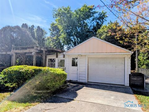 Tiny photo for 5559 Sunnyside Drive, Toledo, OH 43612 (MLS # 6136666)