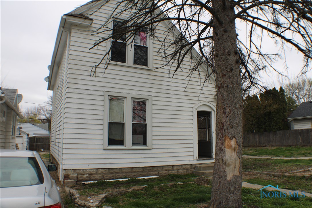 2032 Fairfax Road, Toledo, Ohio image 1