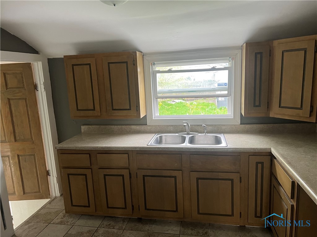 Toledo, Ohio 43605, United States, 3 Bedrooms Bedrooms, ,3 BathroomsBathrooms,Residential,Active,122097