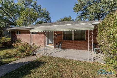 Tiny photo for 1409 Liberty Street, Toledo, OH 43605 (MLS # 6136975)