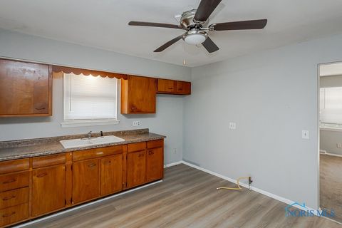 Tiny photo for 1409 Liberty Street, Toledo, OH 43605 (MLS # 6136975)
