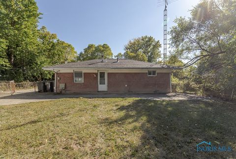 Tiny photo for 1409 Liberty Street, Toledo, OH 43605 (MLS # 6136975)