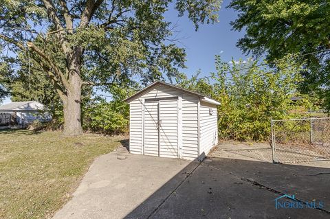 Tiny photo for 1409 Liberty Street, Toledo, OH 43605 (MLS # 6136975)