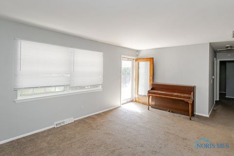 Tiny photo for 1409 Liberty Street, Toledo, OH 43605 (MLS # 6136975)